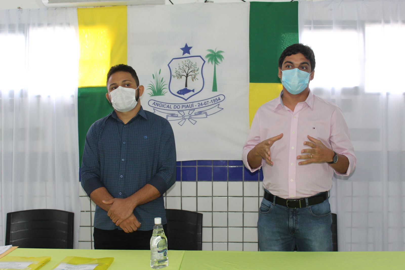 Secretário de Saúde e Saneamento Básico Genilson Gomes e Prefeito Bruno Neto durante lançamento da campanha